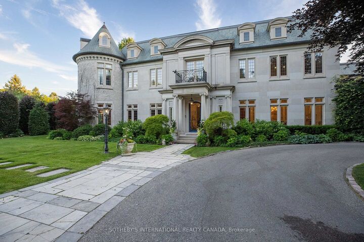 Property Photo: 45 Bayview Ridge ON M2L 1E3