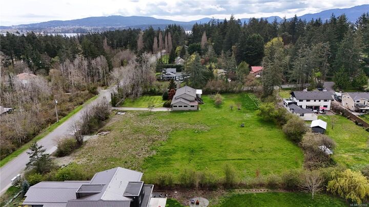 Property Photo:  10814 Derrick Rd  BC V8C 3C2 