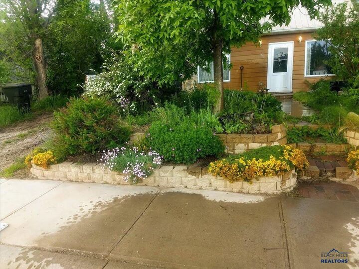 Property Photo:  815 Aurora  SD 57717 
