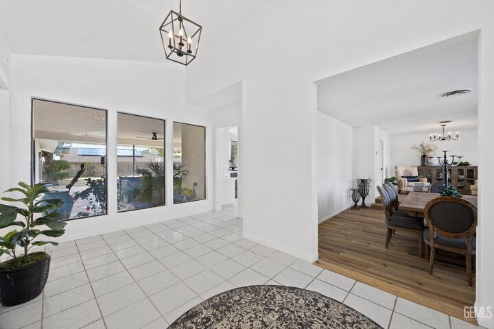 Property Photo:  4815 Panorama Drive  CA 93306 