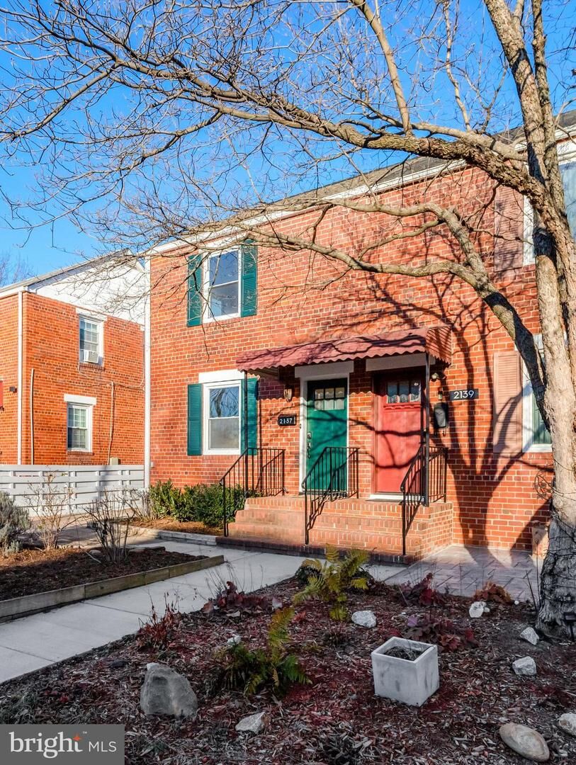 Property Photo: 2137 S Pollard Street VA 22204