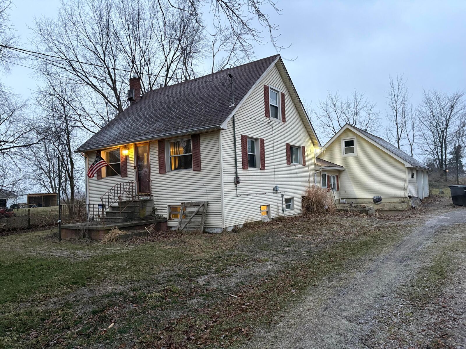 Property Photo:  2860 Old US Highway 40 NW  OH 43140 