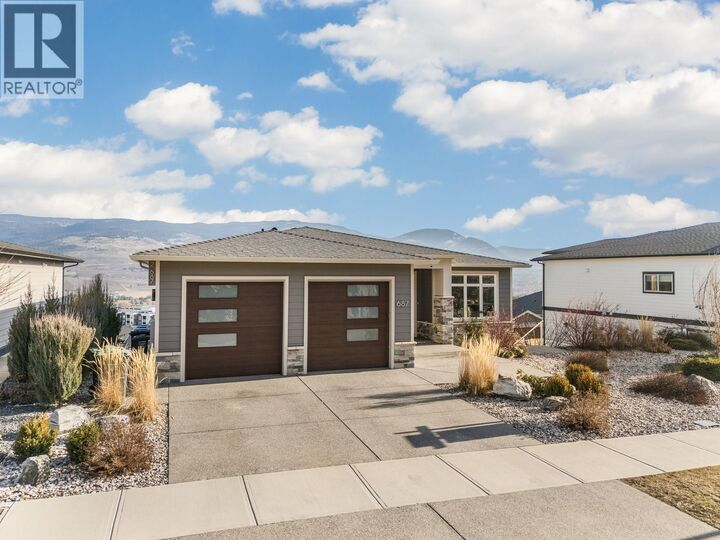 Property Photo: 687 Acadia Street BC V1V 0A8