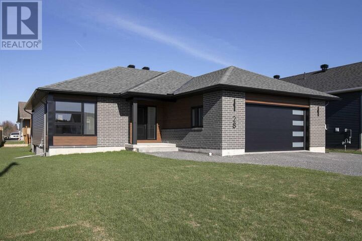 Photo de la propriété:  28 Noah Dr  ON P6C 6E6 