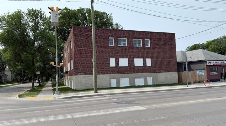 Property Photo:  748 Banning Street  MB R3G 2G2 