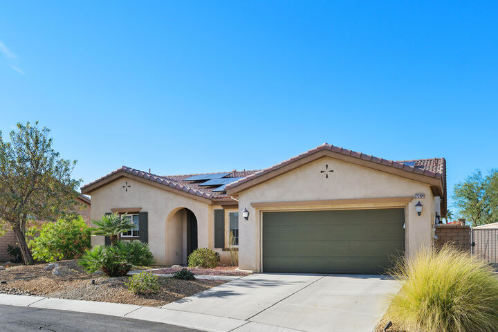 Property Photo: 73824 Da Vinci Court CA 92211