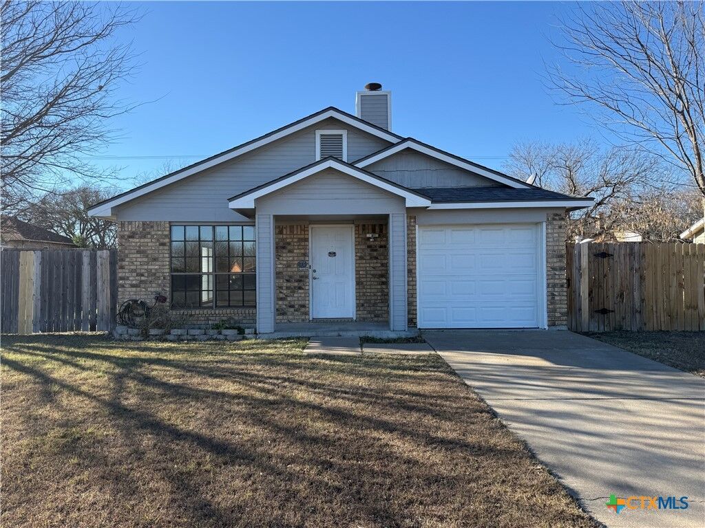 Property Photo:  2401 Lago Trail  TX 76543 