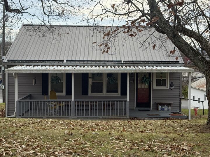 Property Photo:  125 North Street Union Wv 24983  WV 24983 