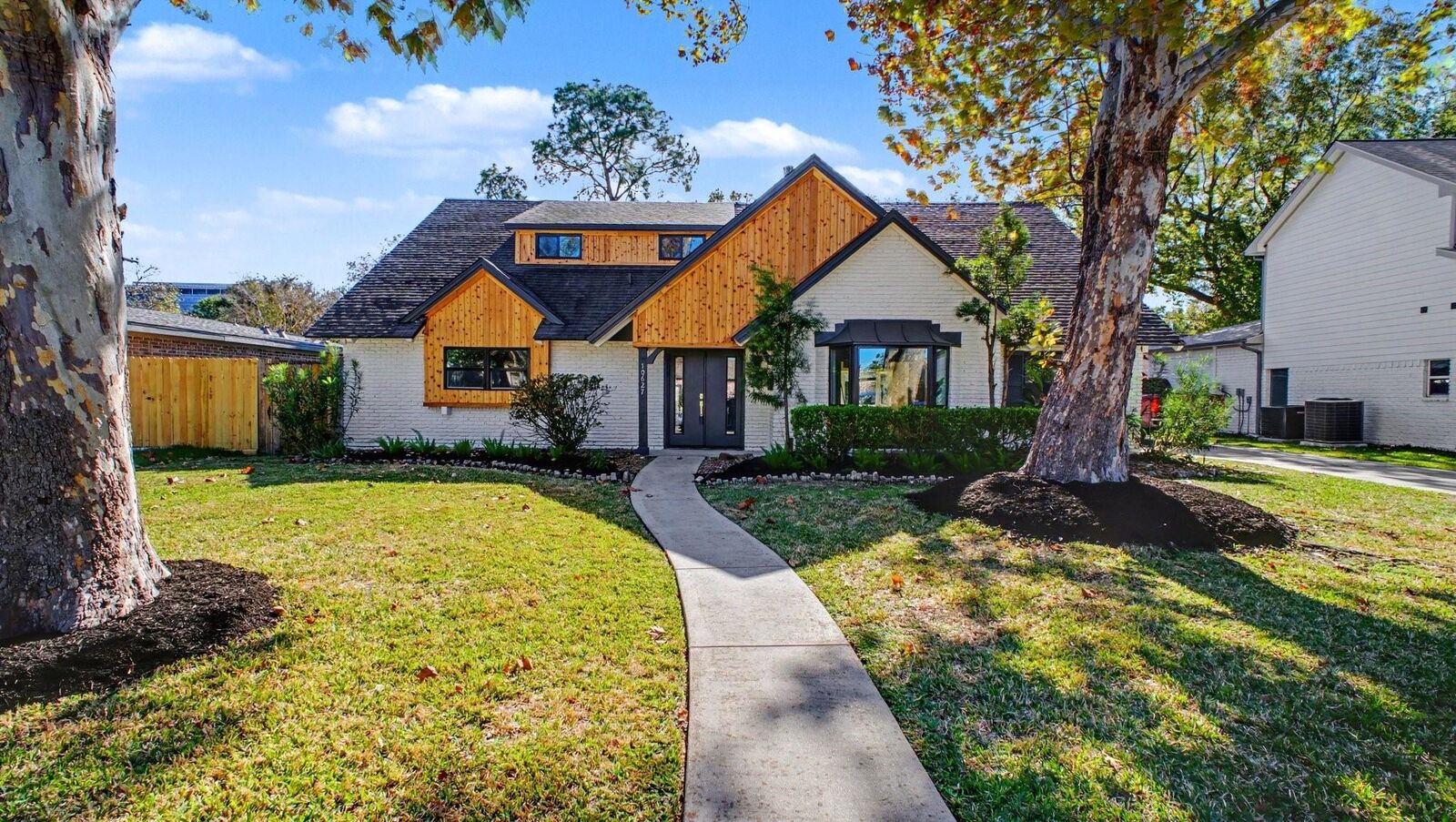 Property Photo:  10627 Inwood Drive  TX 77042 