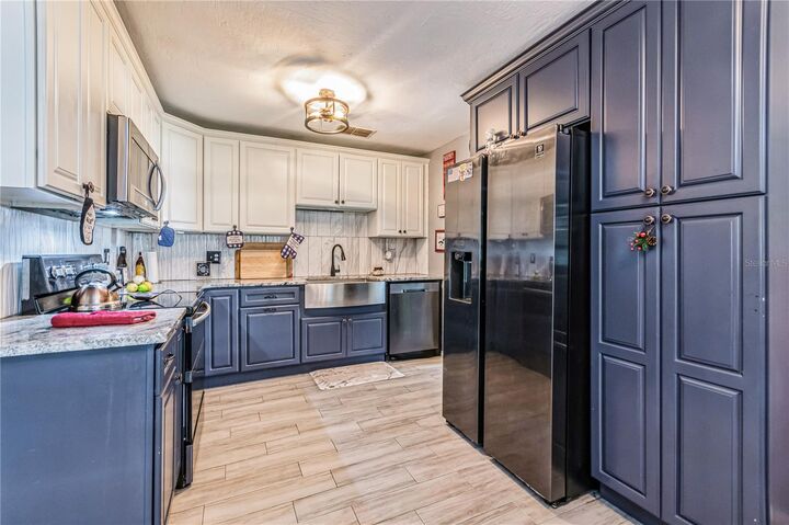 Property Photo:  2405 Abalone Boulevard  FL 32833 