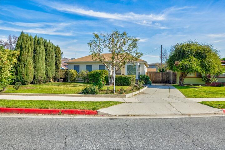 Property Photo:  10 N Huntington  CA 91801 