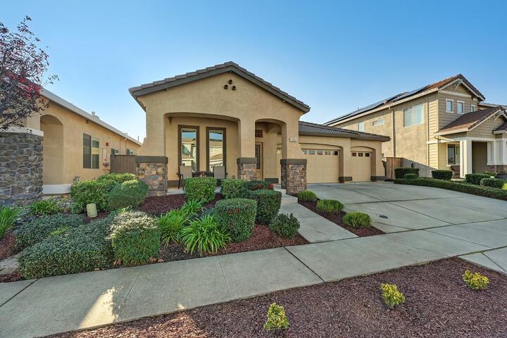 Property Photo:  1964 Hartsfield Way  CA 95648 