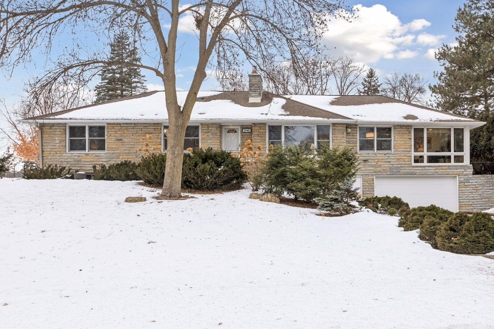Property Photo:  2141 Scott Avenue N  MN 55422 