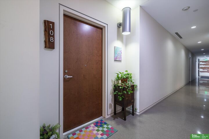 Property Photo: 1502 S 10th Street 108 NE 68108