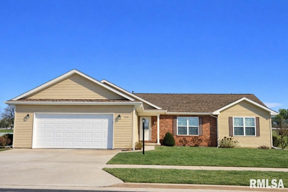 Property Photo:  1224 Parkview Drive  IL 61530 