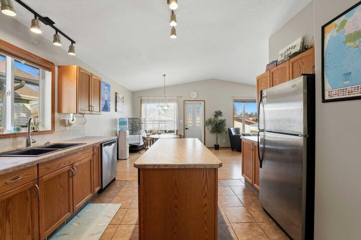 Property Photo:  1 Duval Crescent  AB T4R 2Y7 