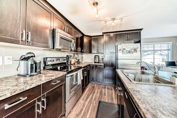 Property Photo:  12 Reid Court  AB T4S 0L9 