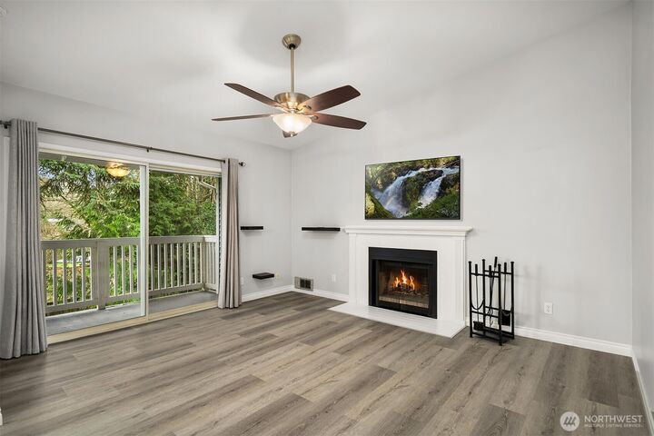 Property Photo:  10833 SE 172nd Street 7-D  WA 98055 