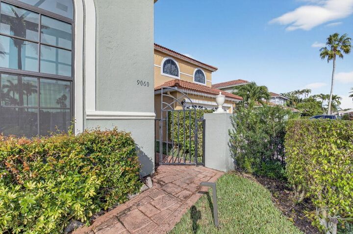 Property Photo:  9060 Villa Portofino Circle  FL 33496 