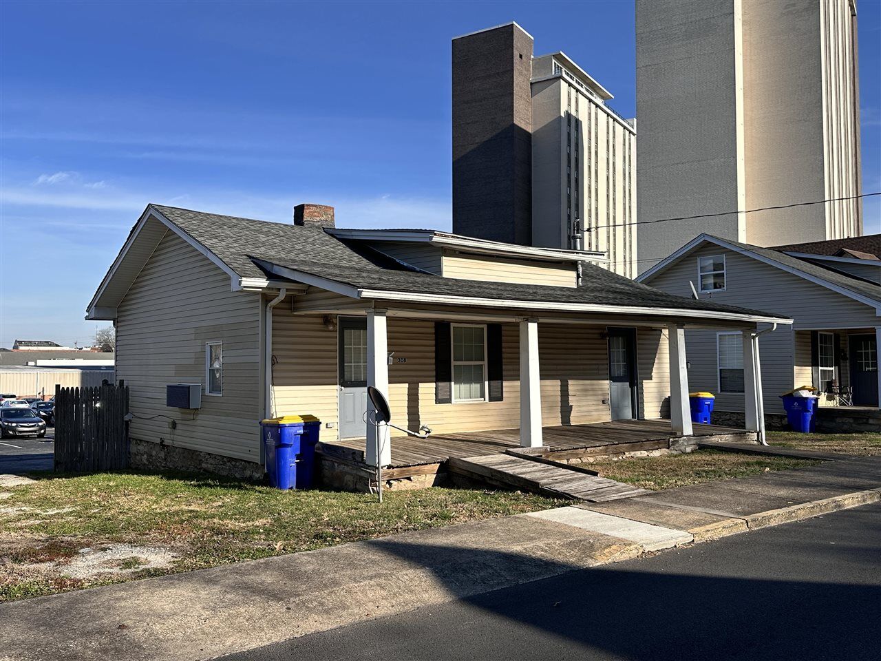 Property Photo:  308 E 12th Avenue  KY 42101 