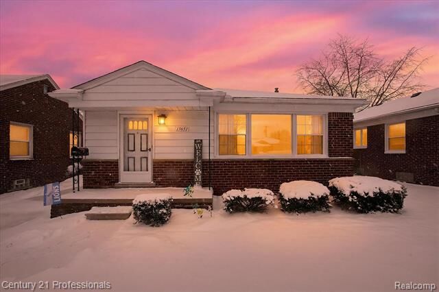 Property Photo:  13651 Castle Street  MI 48195 