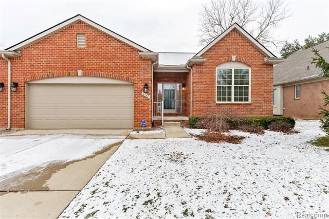 Property Photo:  2068 Glenwood Drive  MI 48310 