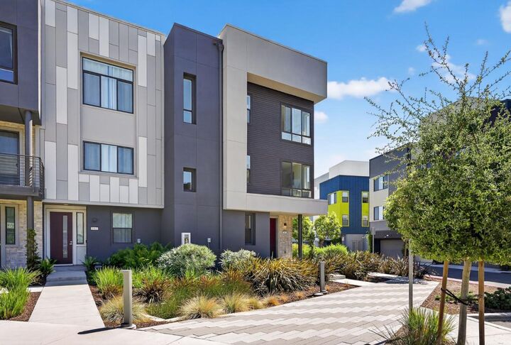 Property Photo:  3891 Vanguard Common 1004  CA 94538 