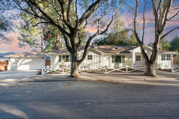 Property Photo:  1010 Ringwood Avenue  CA 94025 
