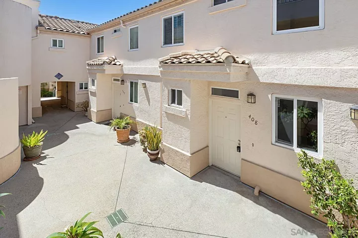 Property Photo: 6161 Calle Mariselda 408 CA 92124