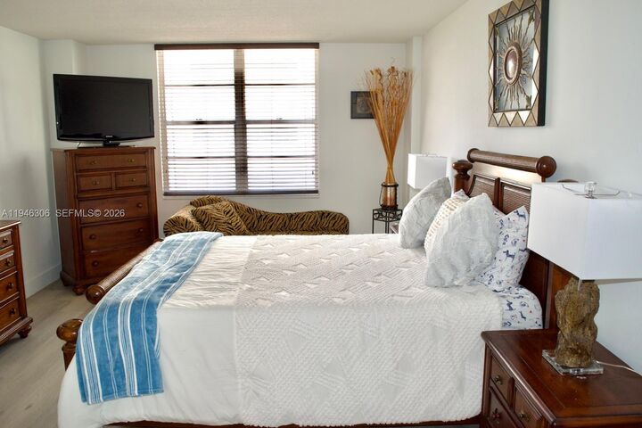 Property Photo:  3725 S Ocean Dr 423  FL 33019 