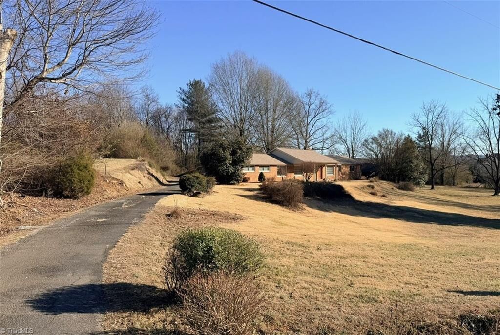 Property Photo:  226 White Plains Road  NC 28669 