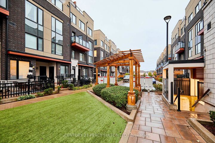 Photo de la propriété:  1555 Kingston Road 114  ON L1V 0E9 