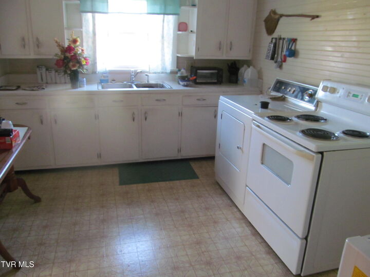 Property Photo:  90 Lake Meadow Drive  TN 37615 