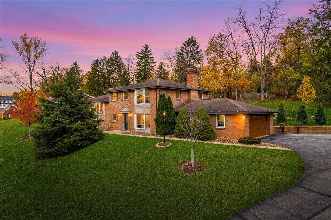 Property Photo:  2421 Edgewood Dr  PA 15241 