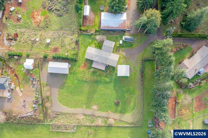 Property Photo:  1033 Camelot Dr S  OR 97306 