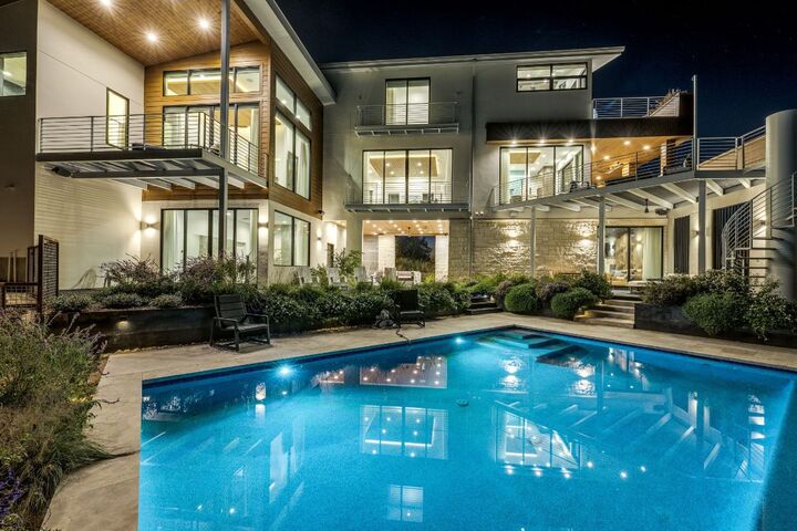 Property Photo:  5004 McIntyre Circle  TX 78734 