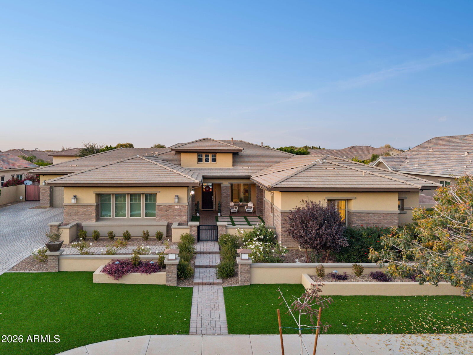 Property Photo:  2052 E Crescent Way  AZ 85298 