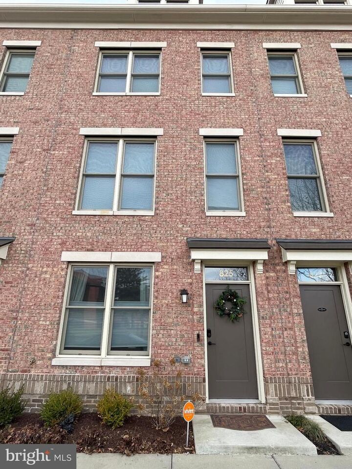 Property Photo: 825 Sycamore Drive SE DC 20032