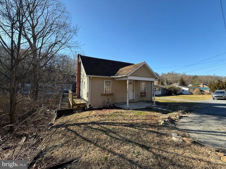 Property Photo: 558 Martinsburg Road WV 25411