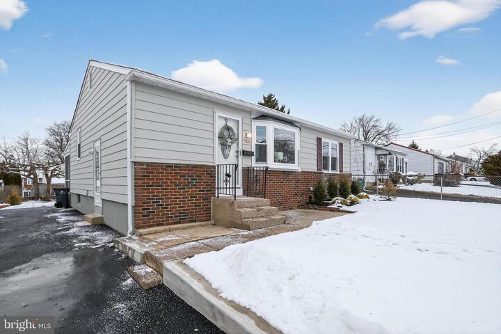 Property Photo:  906 Garfield Avenue  PA 19038 