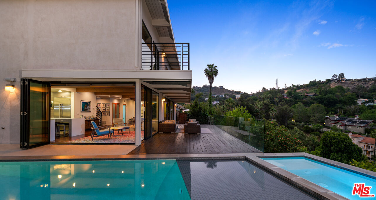 Property Photo:  2608 Carman Crest Dr  CA 90068 