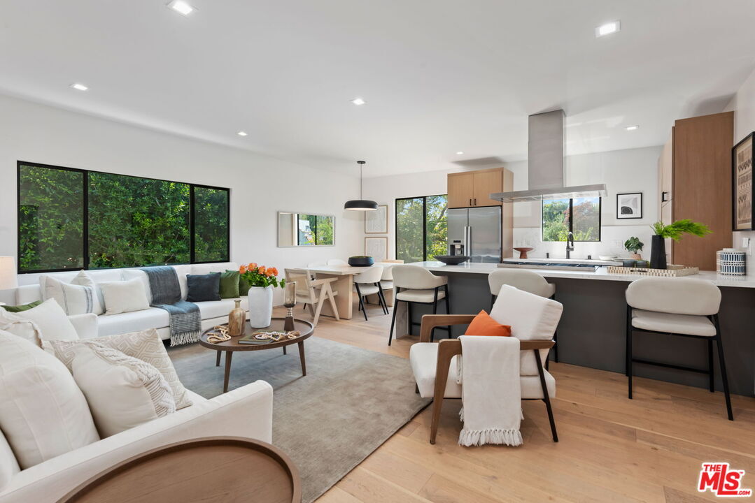 Property Photo:  838 N Mansfield Ave  CA 90038 