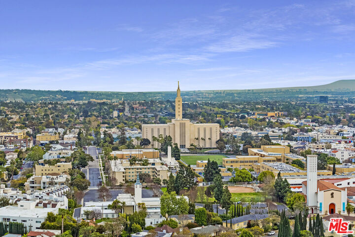 Property Photo:  10776 Wilshire Blvd  CA 90024 