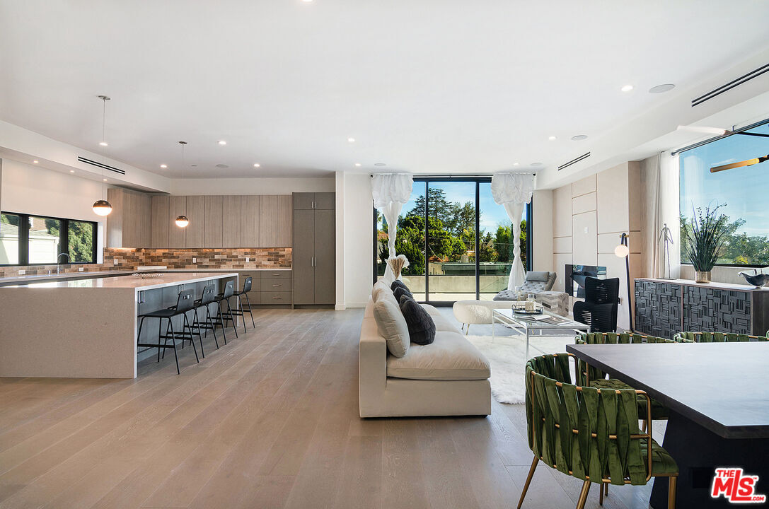 Property Photo:  10563 Ashton Ave  CA 90024 