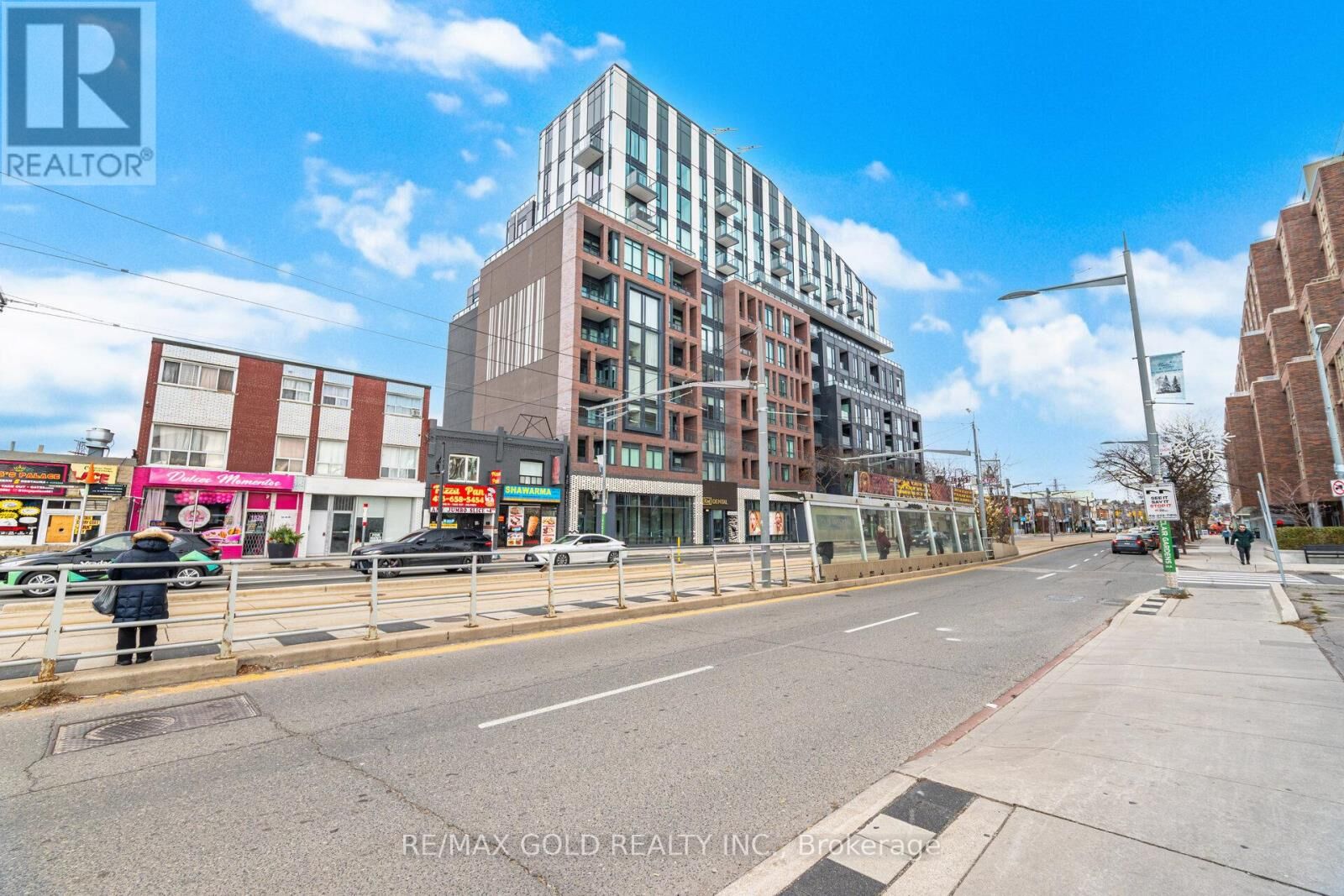 Property Photo:  1808 St.clair Avenue West 405  ON M6N 0C1 