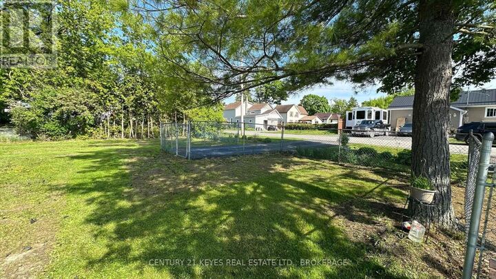 Property Photo:  376 Second Street  ON K7G 2K1 