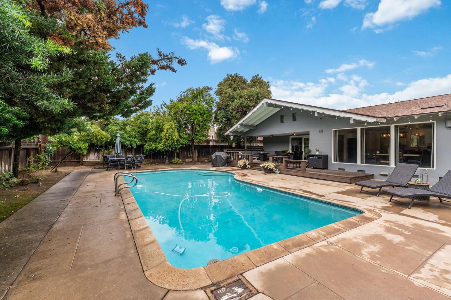 Property Photo:  1665 W Barstow Avenue  CA 93711 