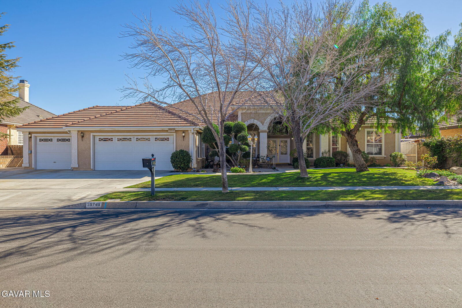 Property Photo:  39748 Golfers Drive  CA 93551 