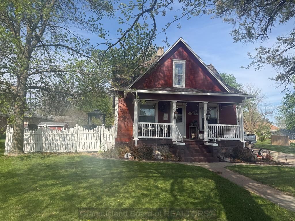Property Photo:  1409 13th St  NE 68818 