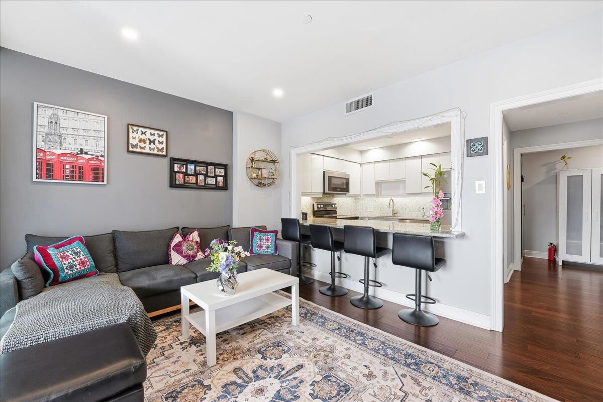 Property Photo:  100 Shearwater Ct East 54  NJ 07305 